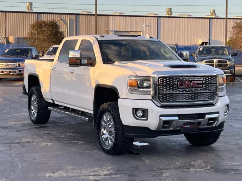 Another view of 2019 GMC Sierra 2500 HD Denali for sale in Alvin, TX at Auto Boutique Texas