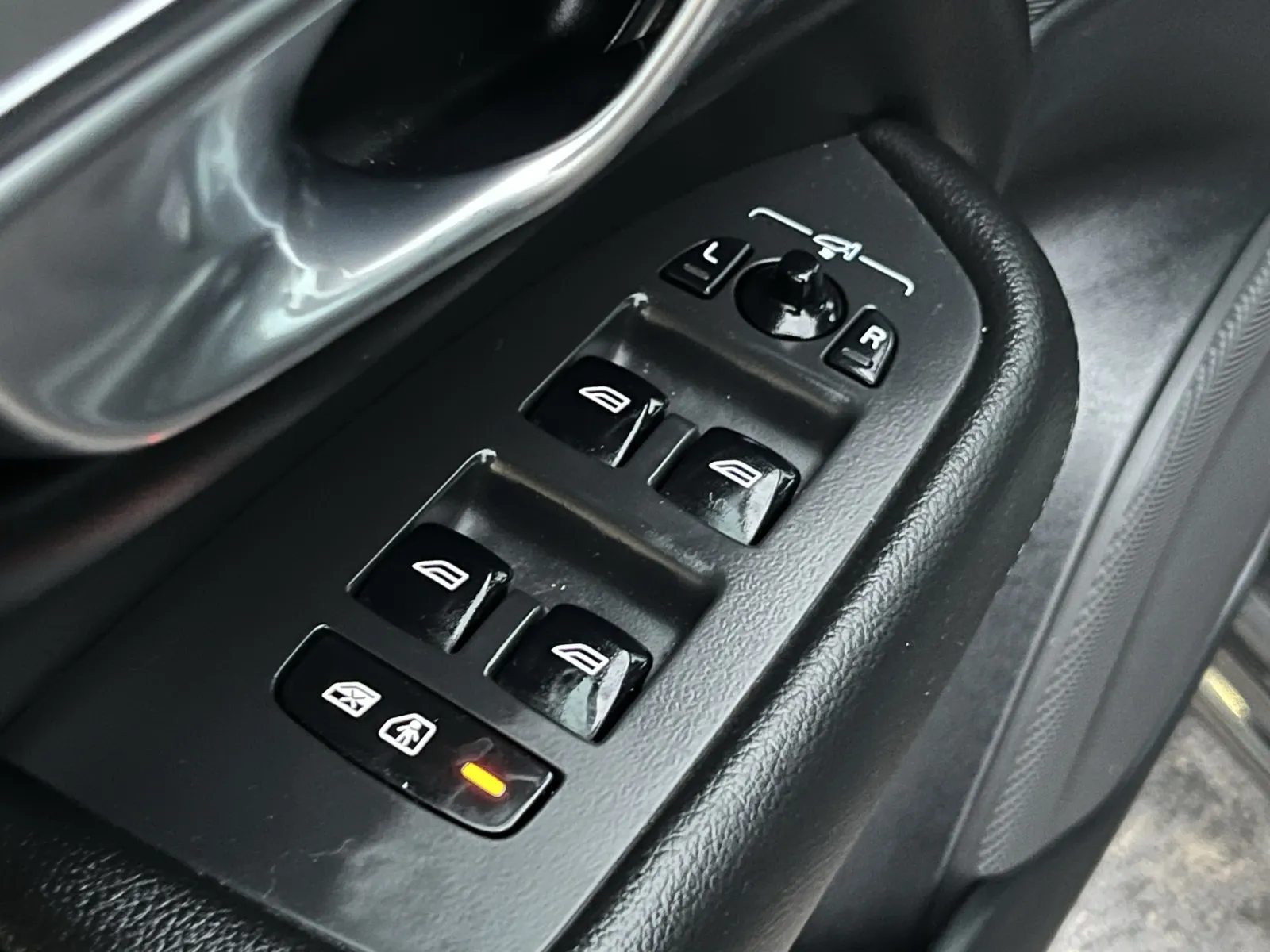 Volvo XC90 photo 26