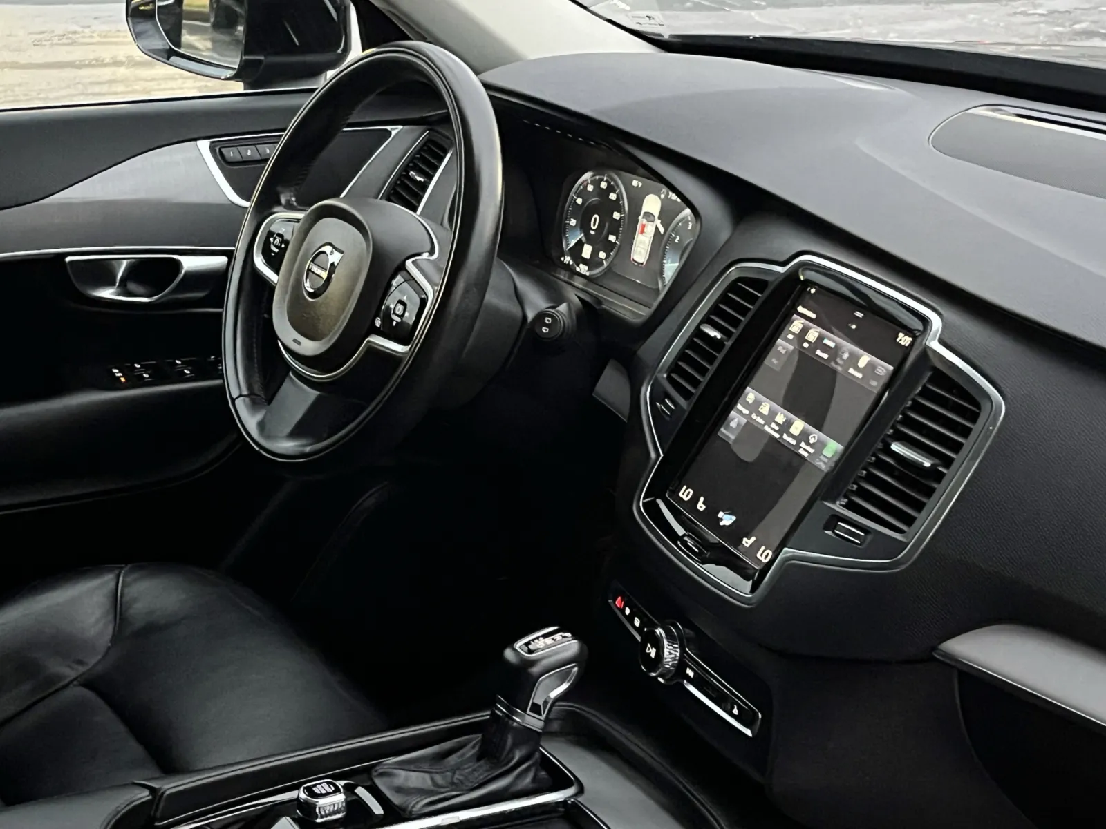 Volvo XC90 photo 17