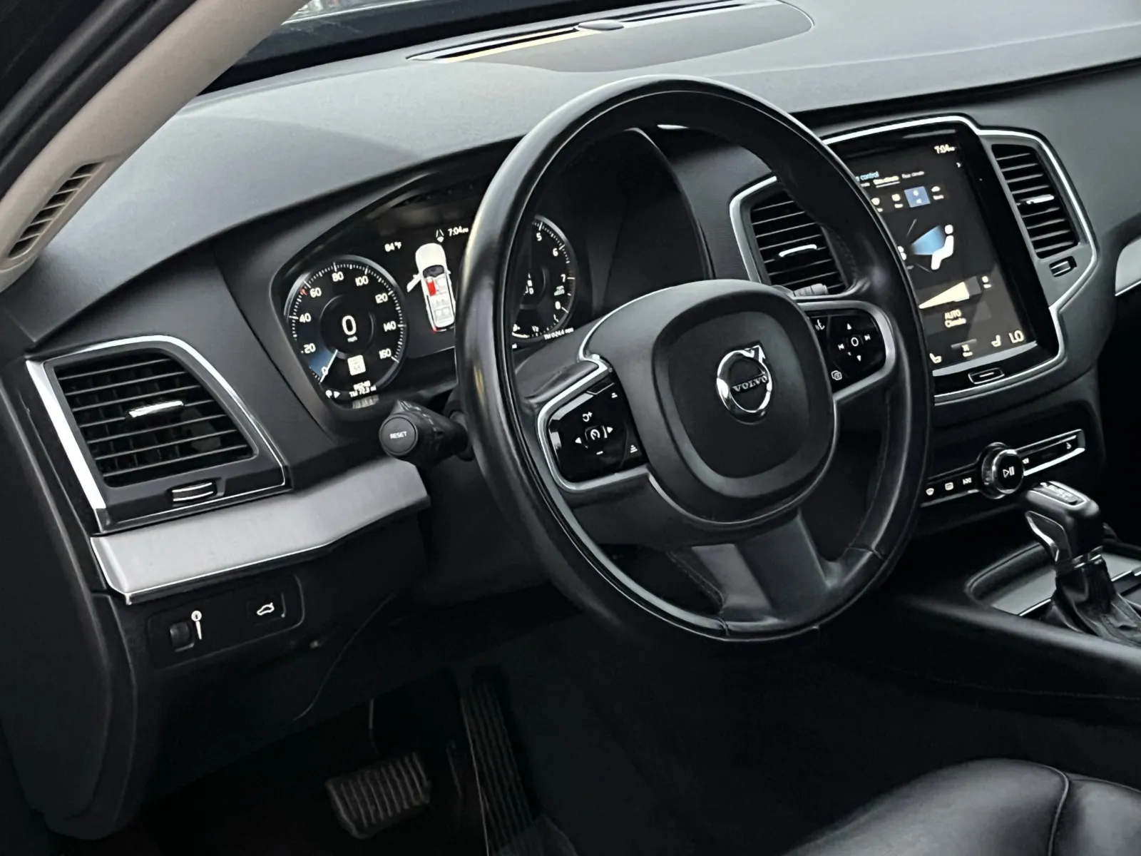 Volvo XC90 photo 16