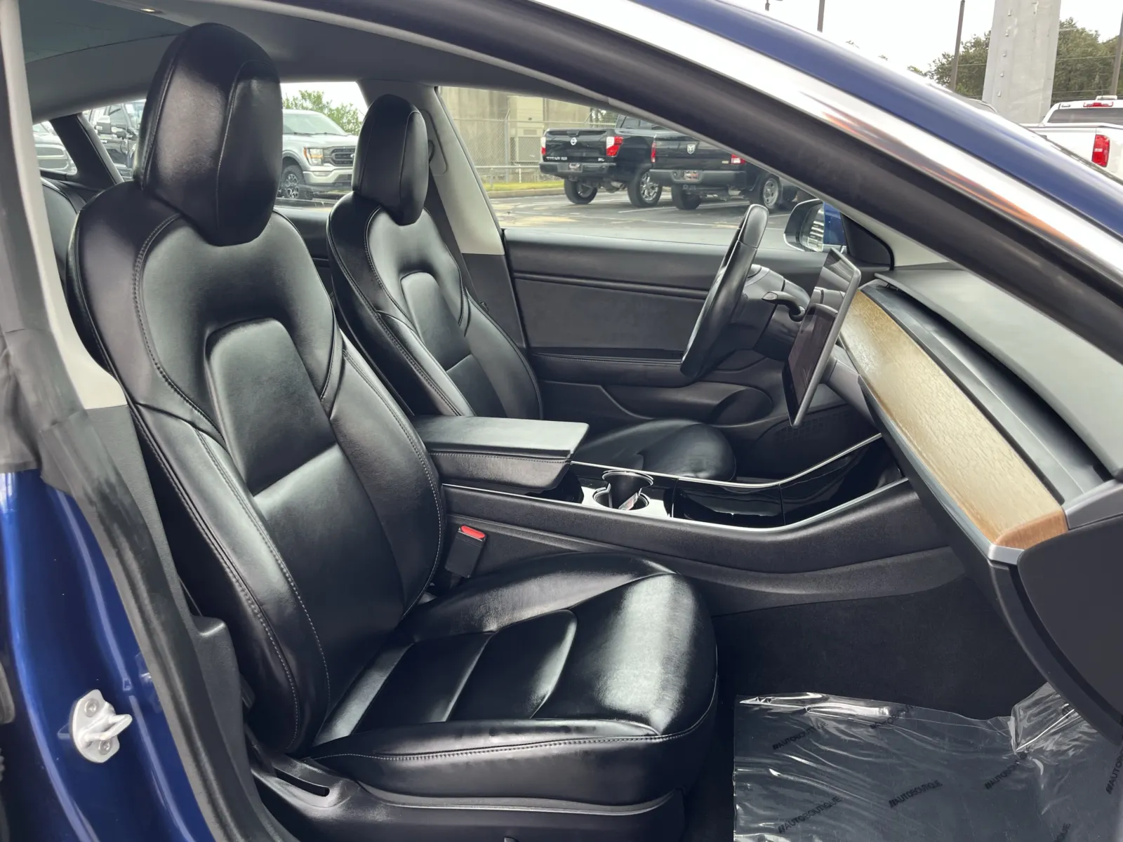Tesla Model 3 photo 25