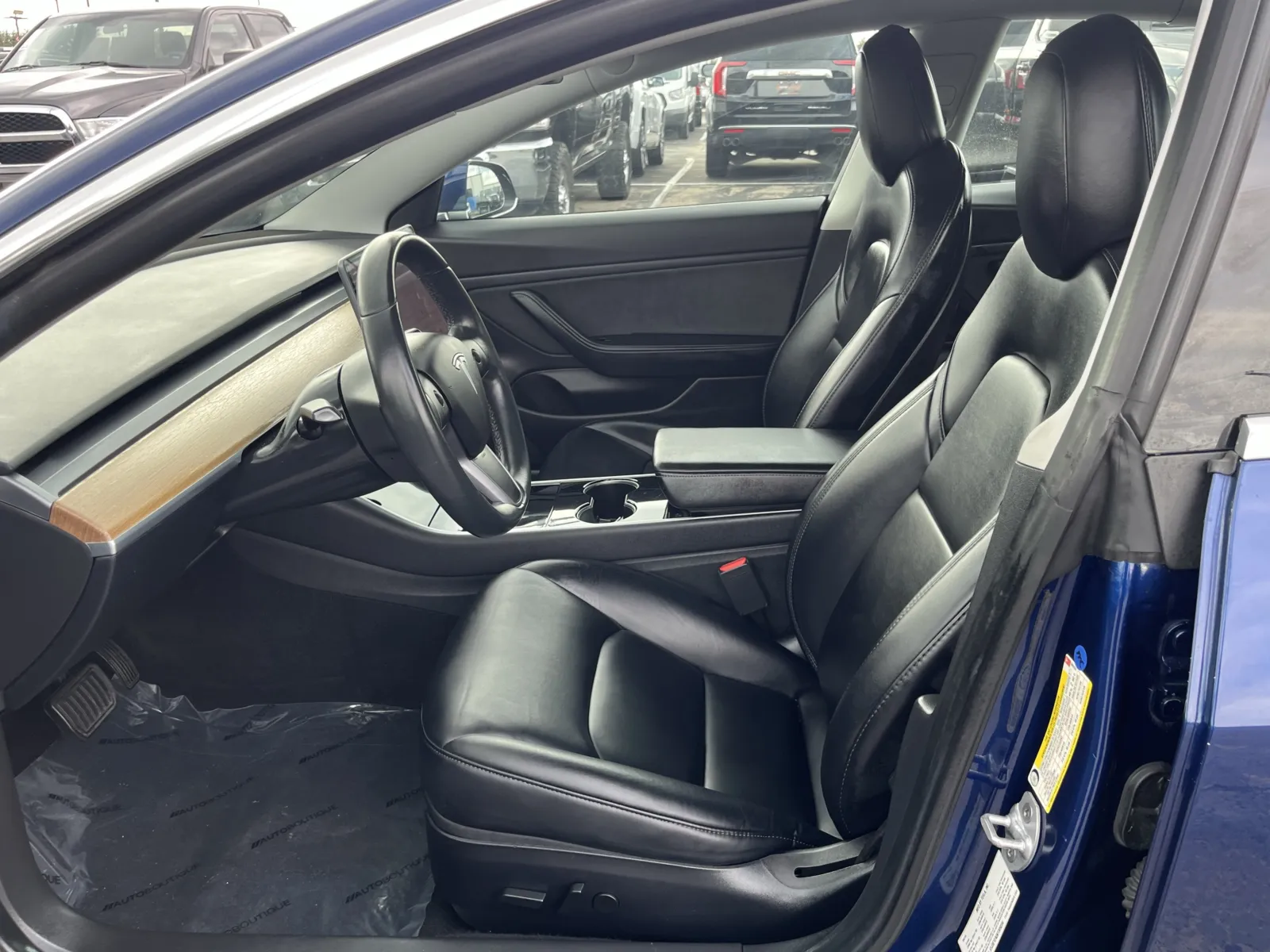 Tesla Model 3 photo 24