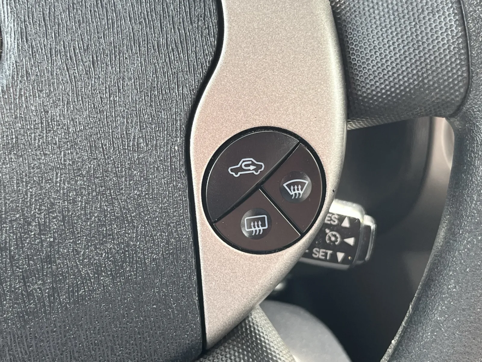 Toyota Prius photo 18