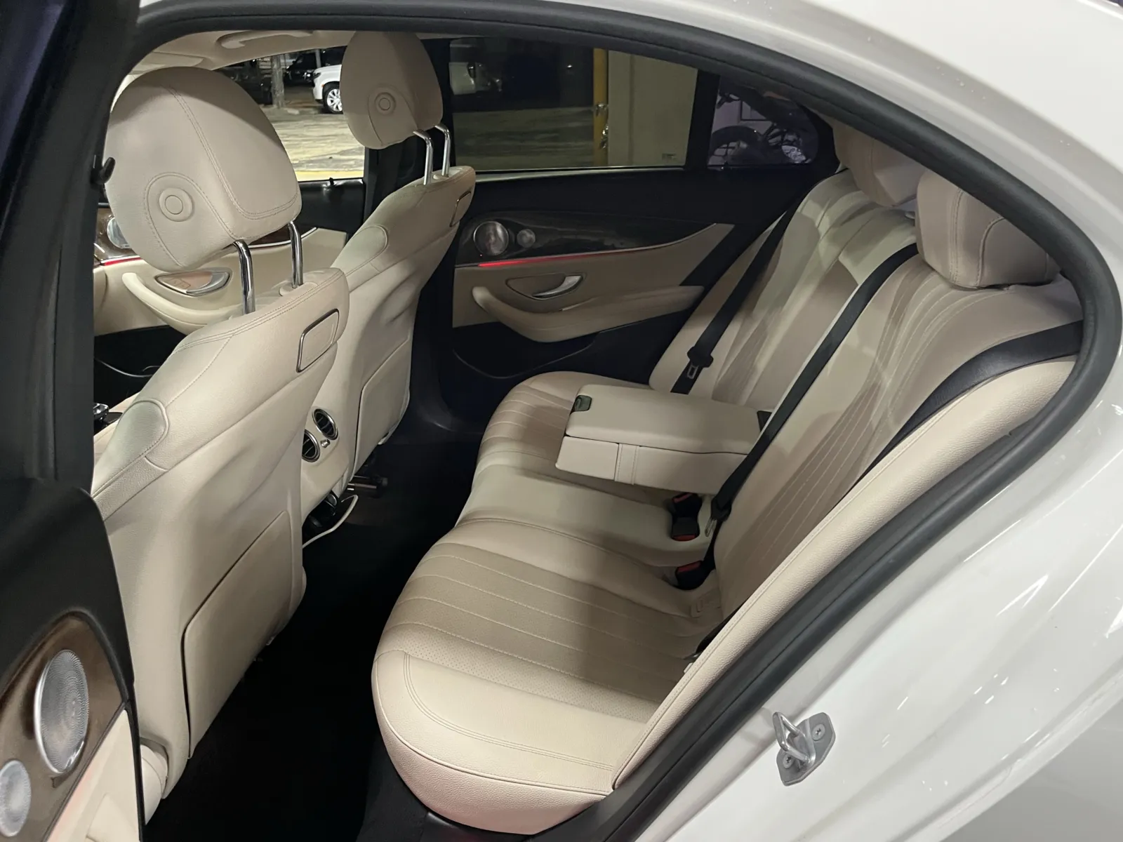 Mercedes-Benz E-Class photo 26