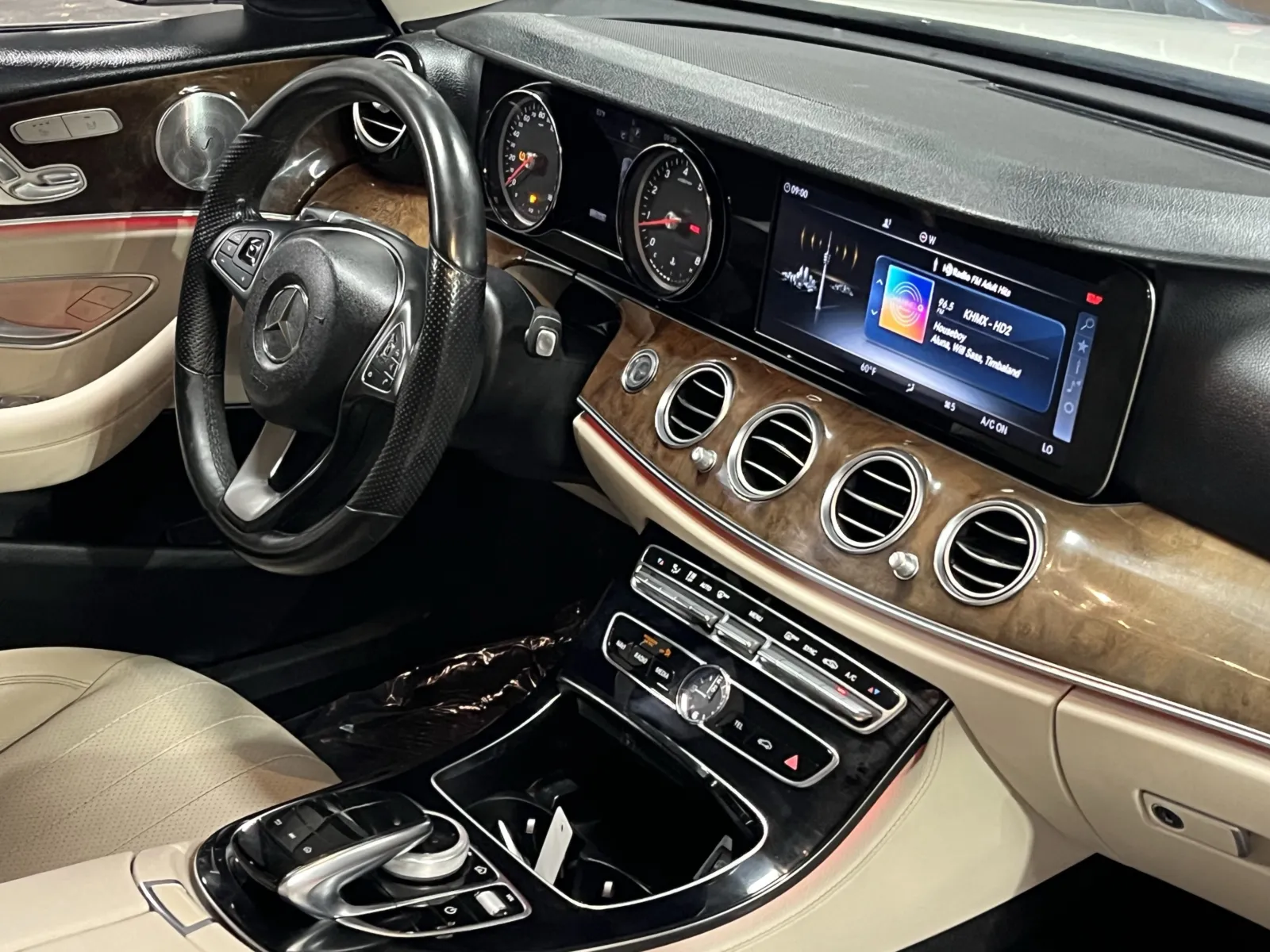 Mercedes-Benz E-Class photo 13