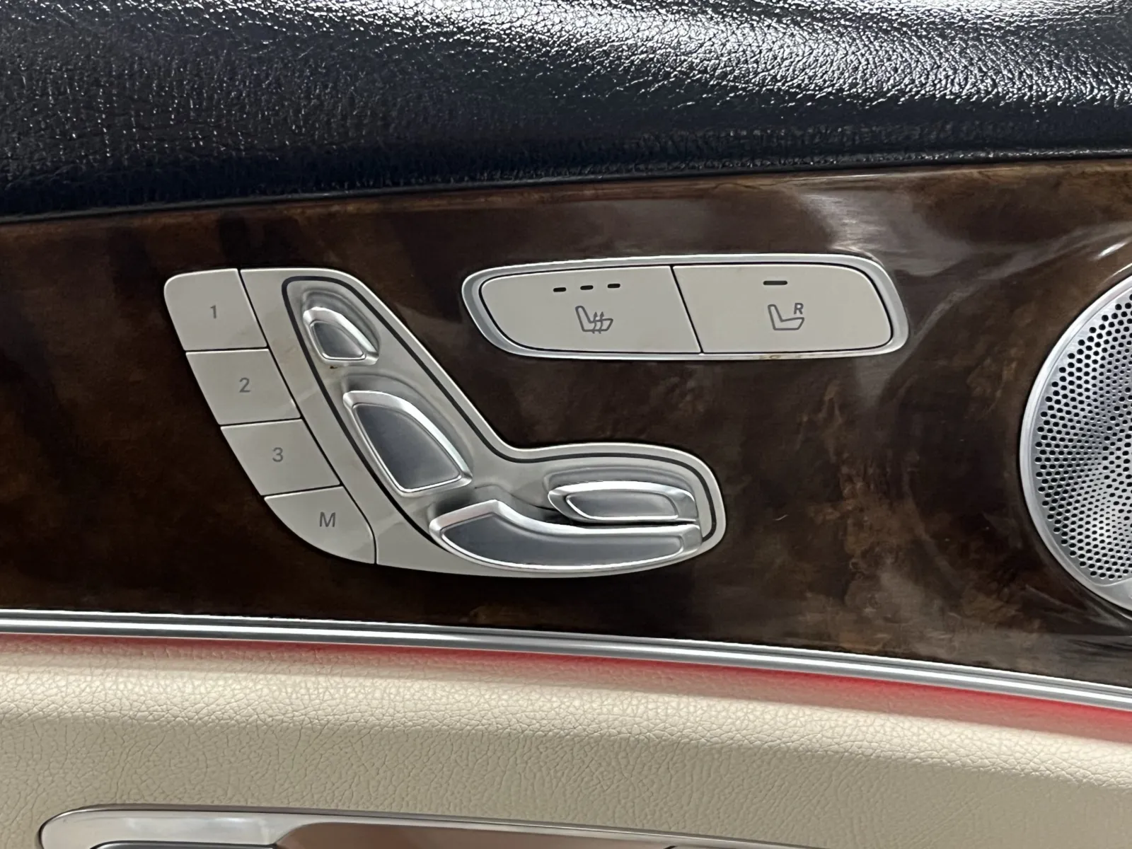 Mercedes-Benz E-Class photo 23