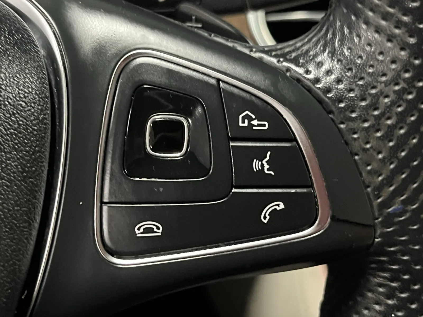 Mercedes-Benz E-Class photo 17