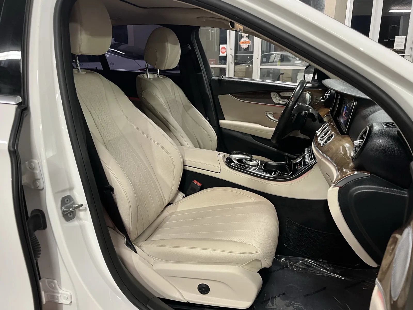 Mercedes-Benz E-Class photo 25