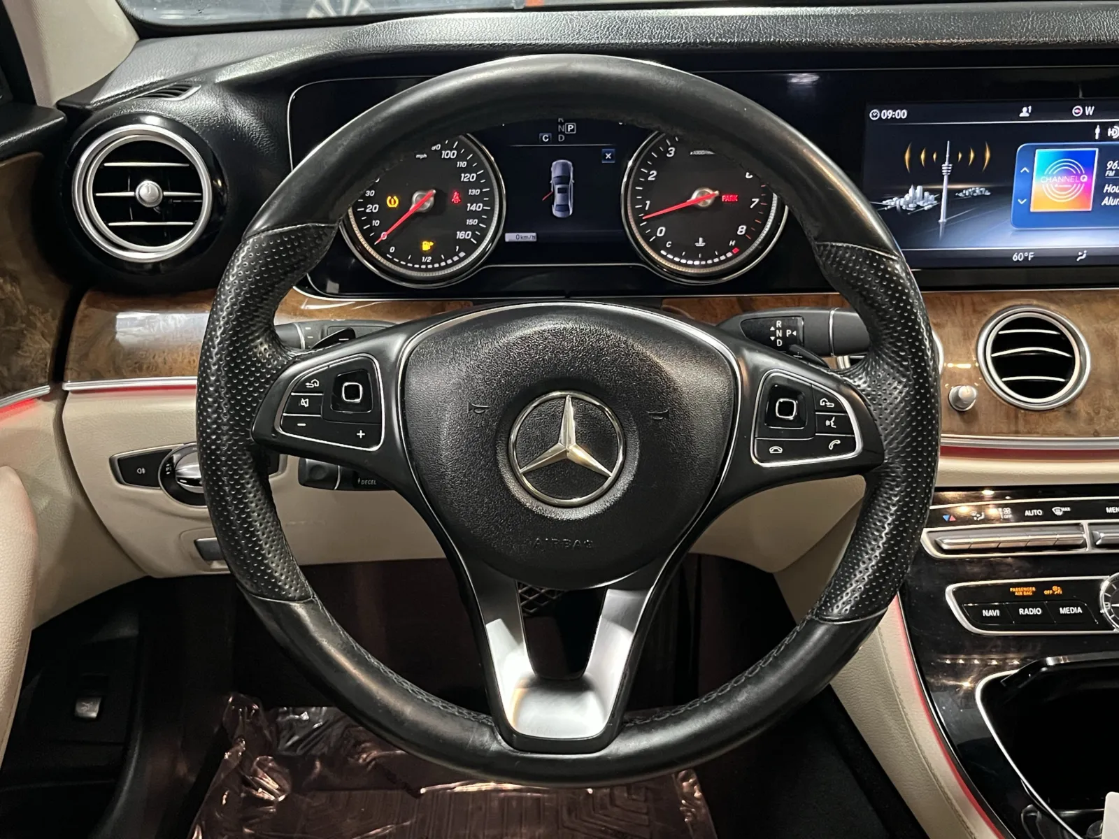 Mercedes-Benz E-Class photo 15