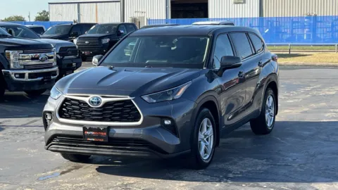 Gray 2023 Toyota Highlander Hybrid LE for sale in Alvin, TX