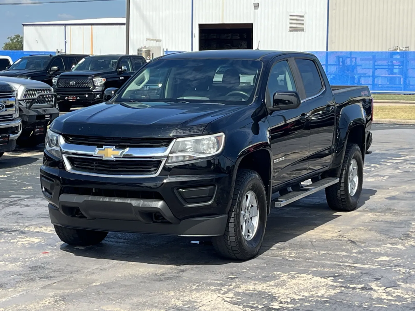 Chevrolet Colorado photo 2