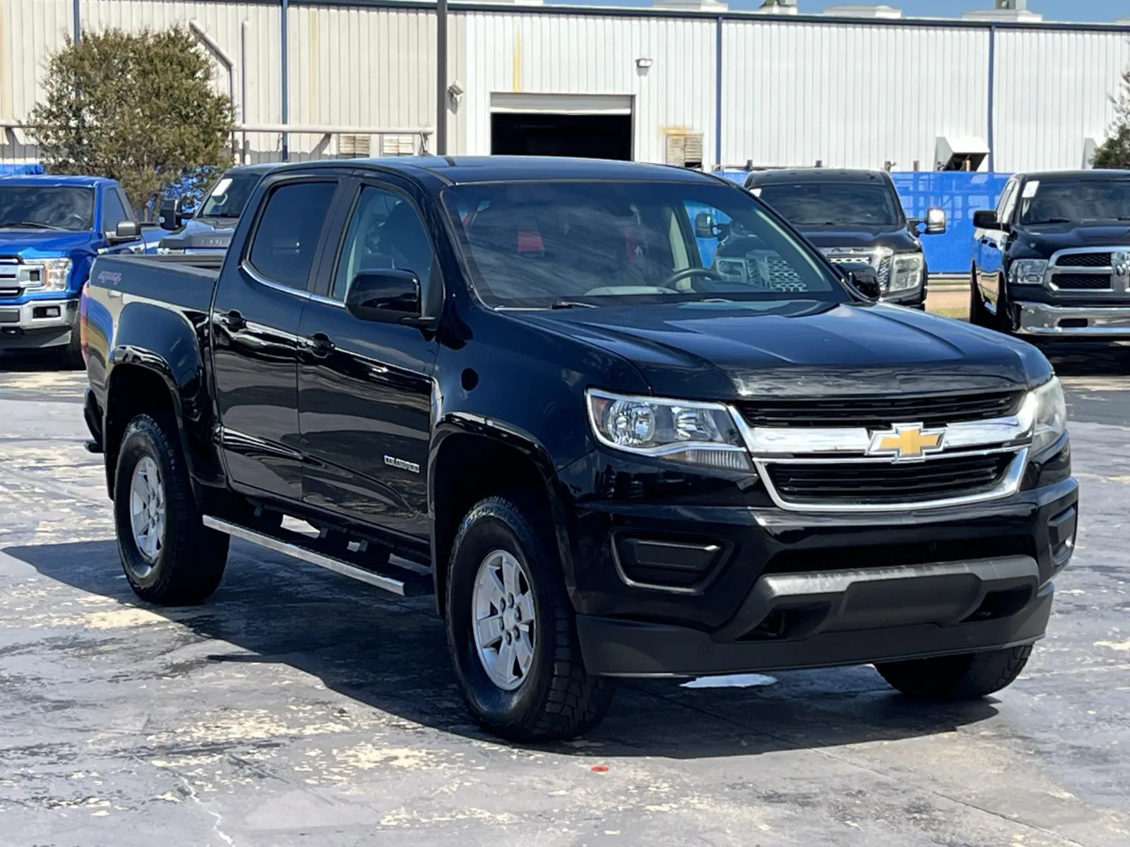 Chevrolet Colorado photo 3