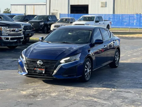 Photos of 2023 Nissan Altima 2.5 S for sale in Alvin, TX at Auto Boutique Texas