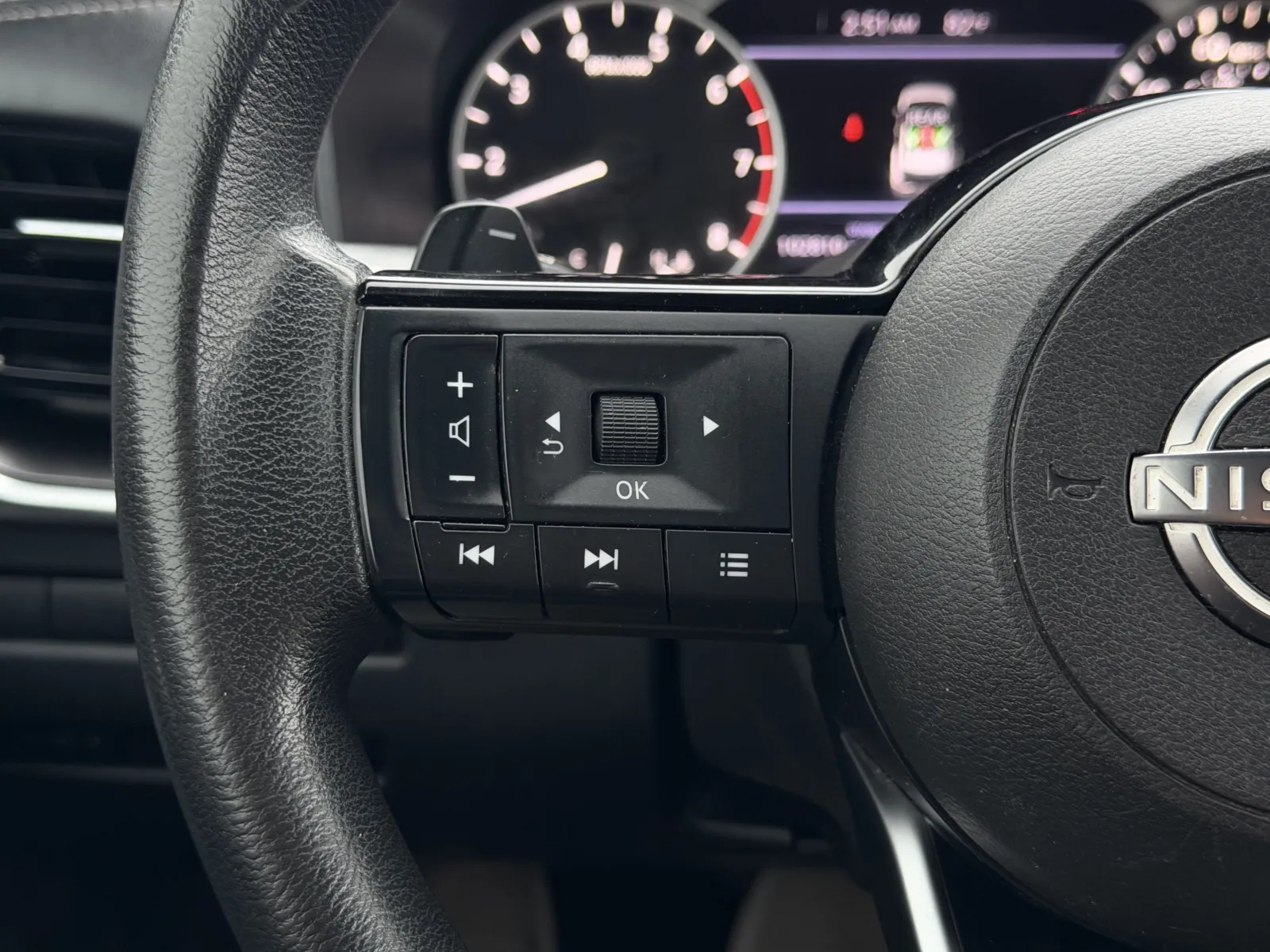 Nissan Rogue photo 9
