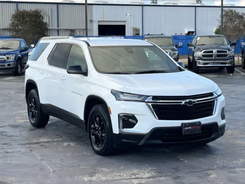 Another view of 2022 Chevrolet Traverse LS for sale in Alvin, TX at Auto Boutique Texas