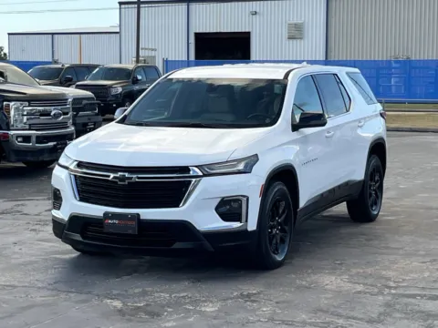 Photos of 2022 Chevrolet Traverse LS for sale in Alvin, TX at Auto Boutique Texas