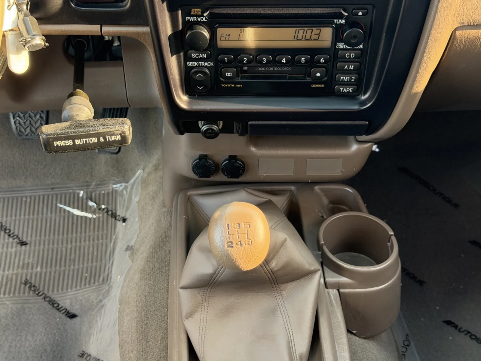 Toyota Tacoma photo 17