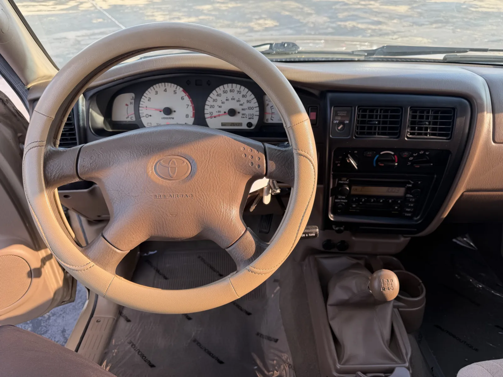 Toyota Tacoma photo 13
