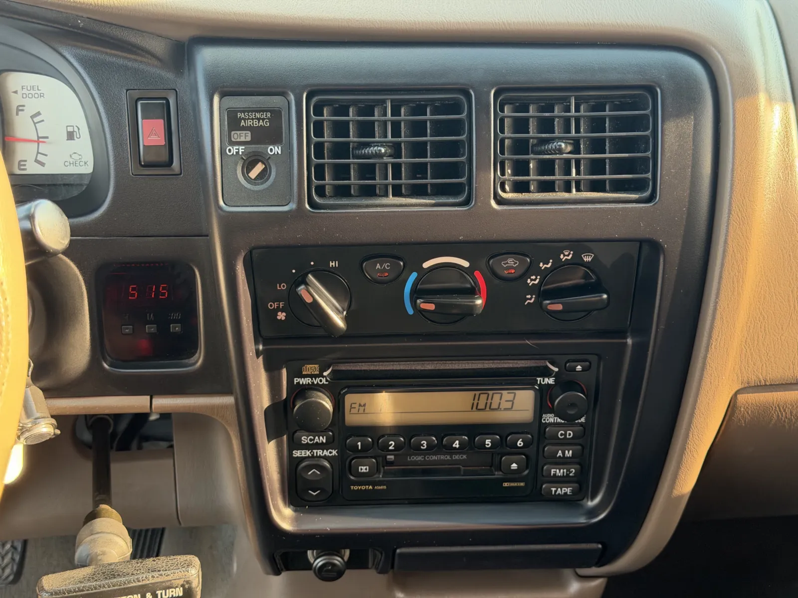 Toyota Tacoma photo 16