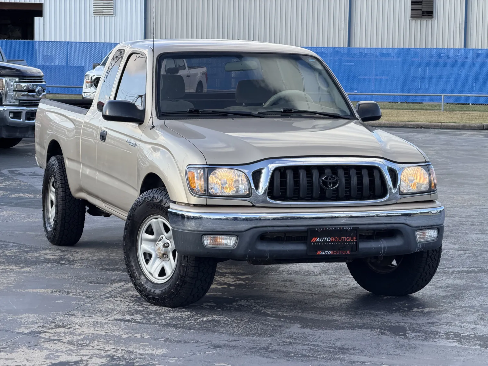 Toyota Tacoma photo 2
