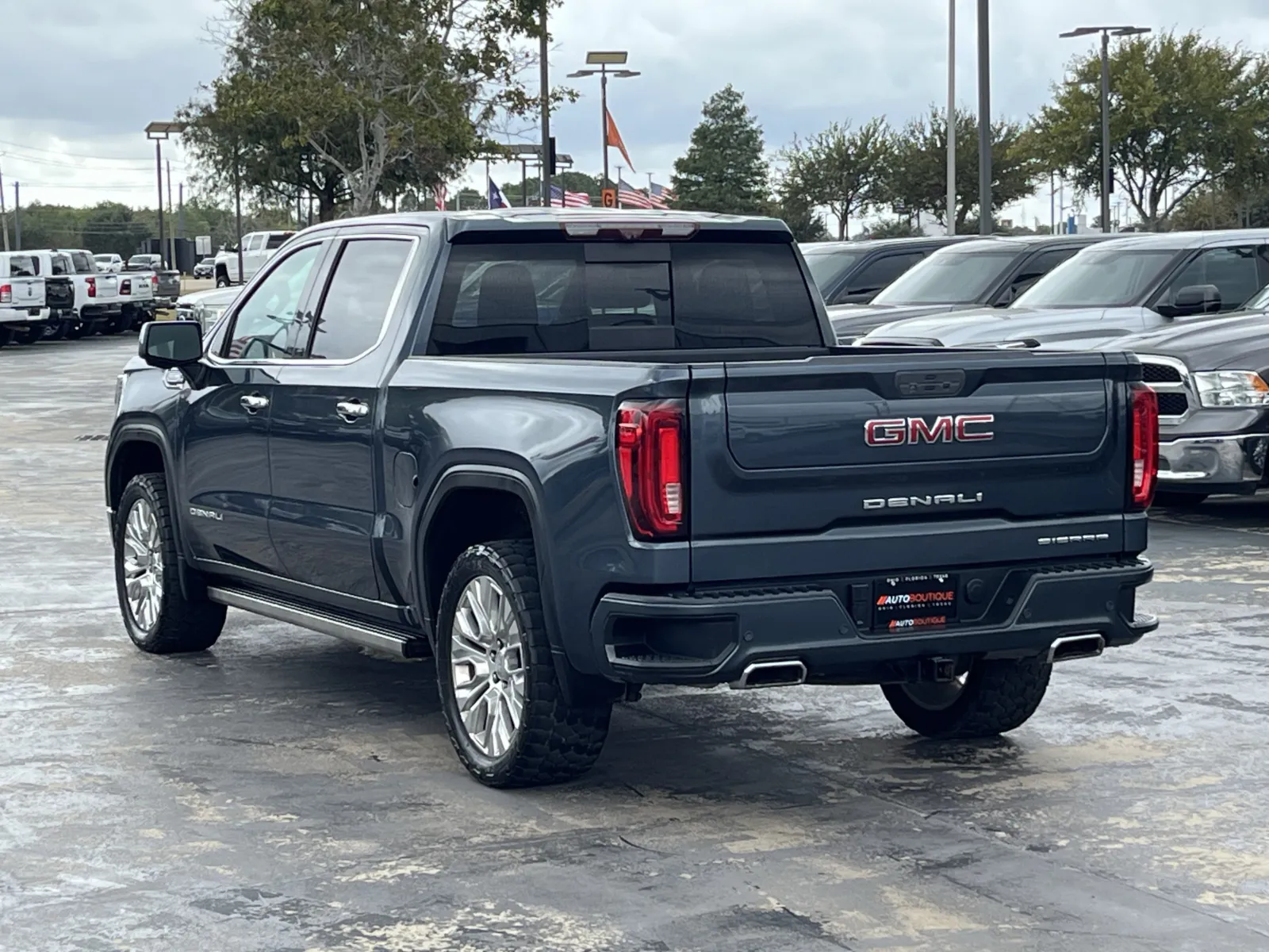 GMC Sierra photo 11