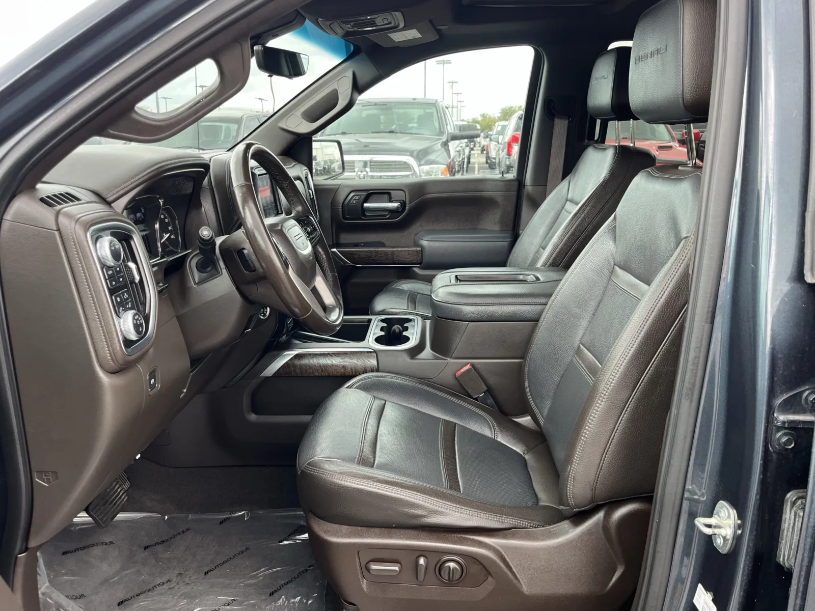 GMC Sierra photo 25