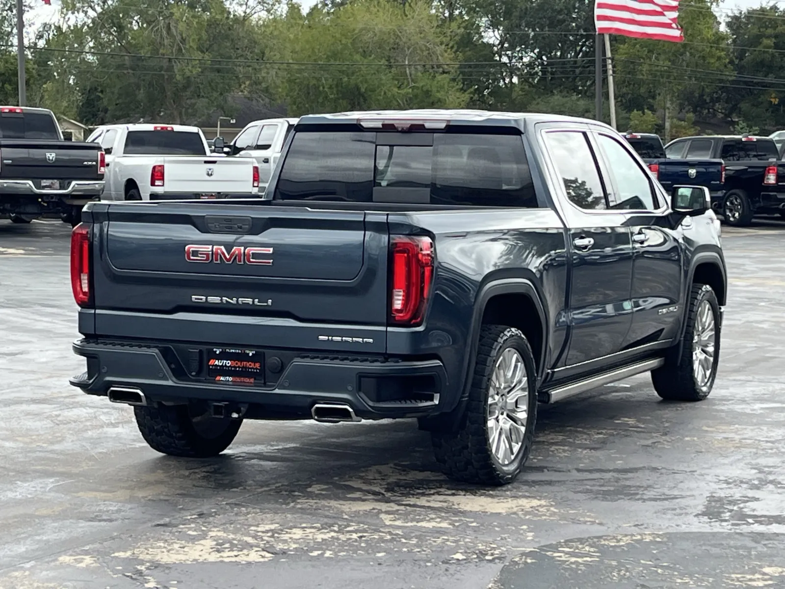 GMC Sierra photo 10