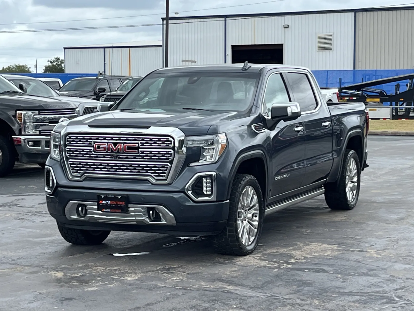 GMC Sierra photo 2