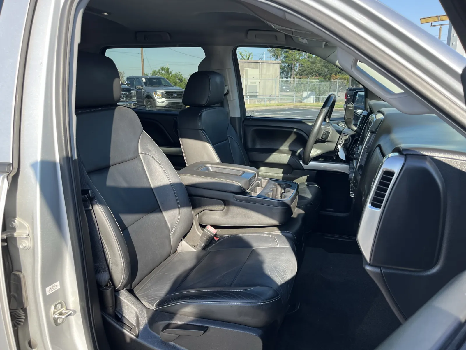 Chevrolet Silverado photo 25