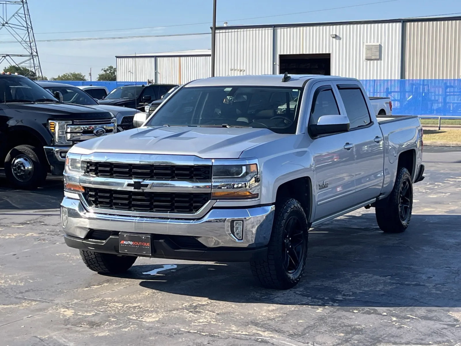 Chevrolet Silverado photo 2
