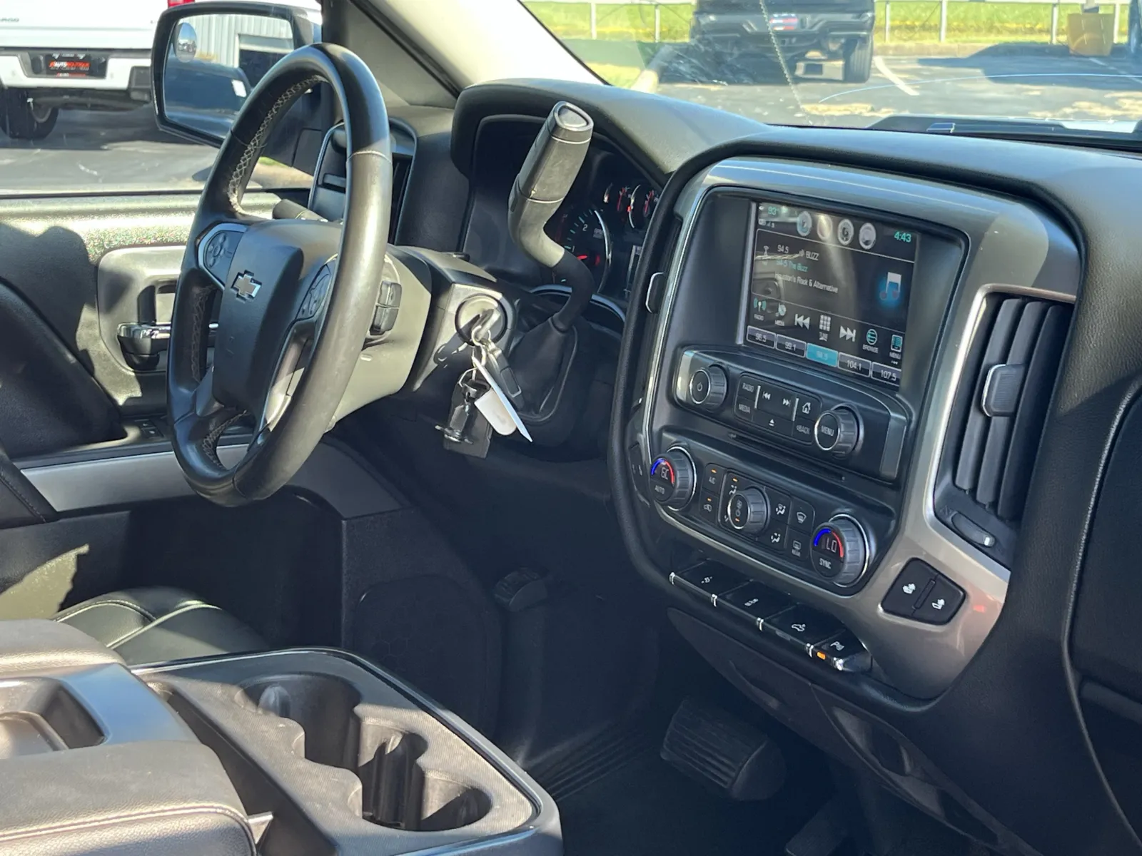 Chevrolet Silverado photo 13