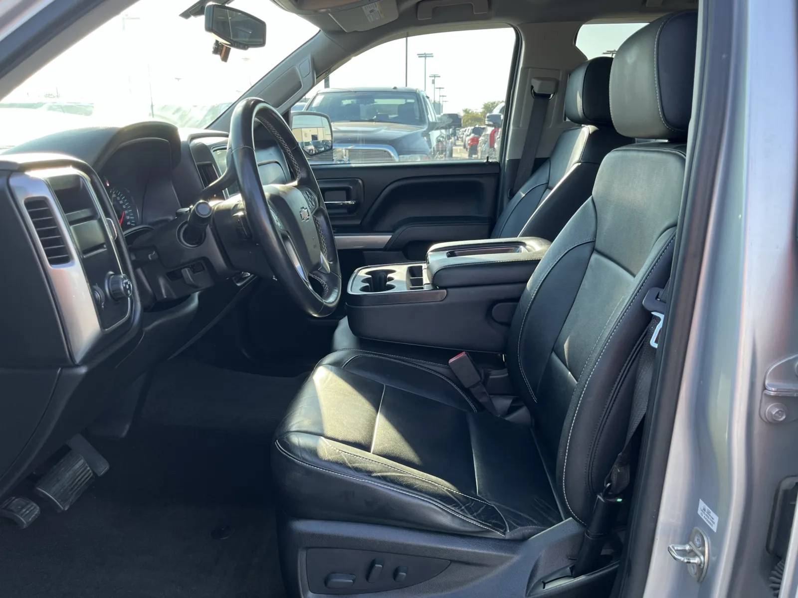 Chevrolet Silverado photo 24