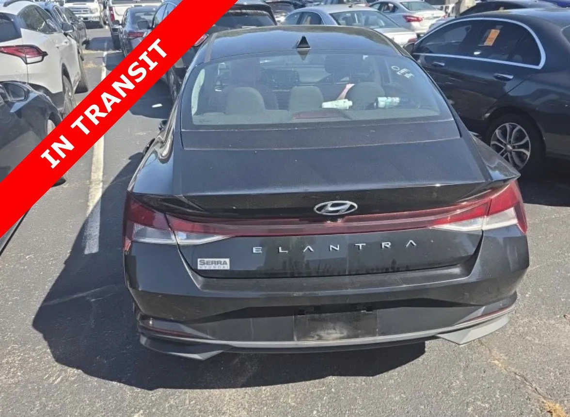 Hyundai Elantra photo 4