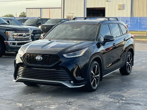 Photos of 2021 Toyota Highlander XSE for sale in Alvin, TX at Auto Boutique Texas