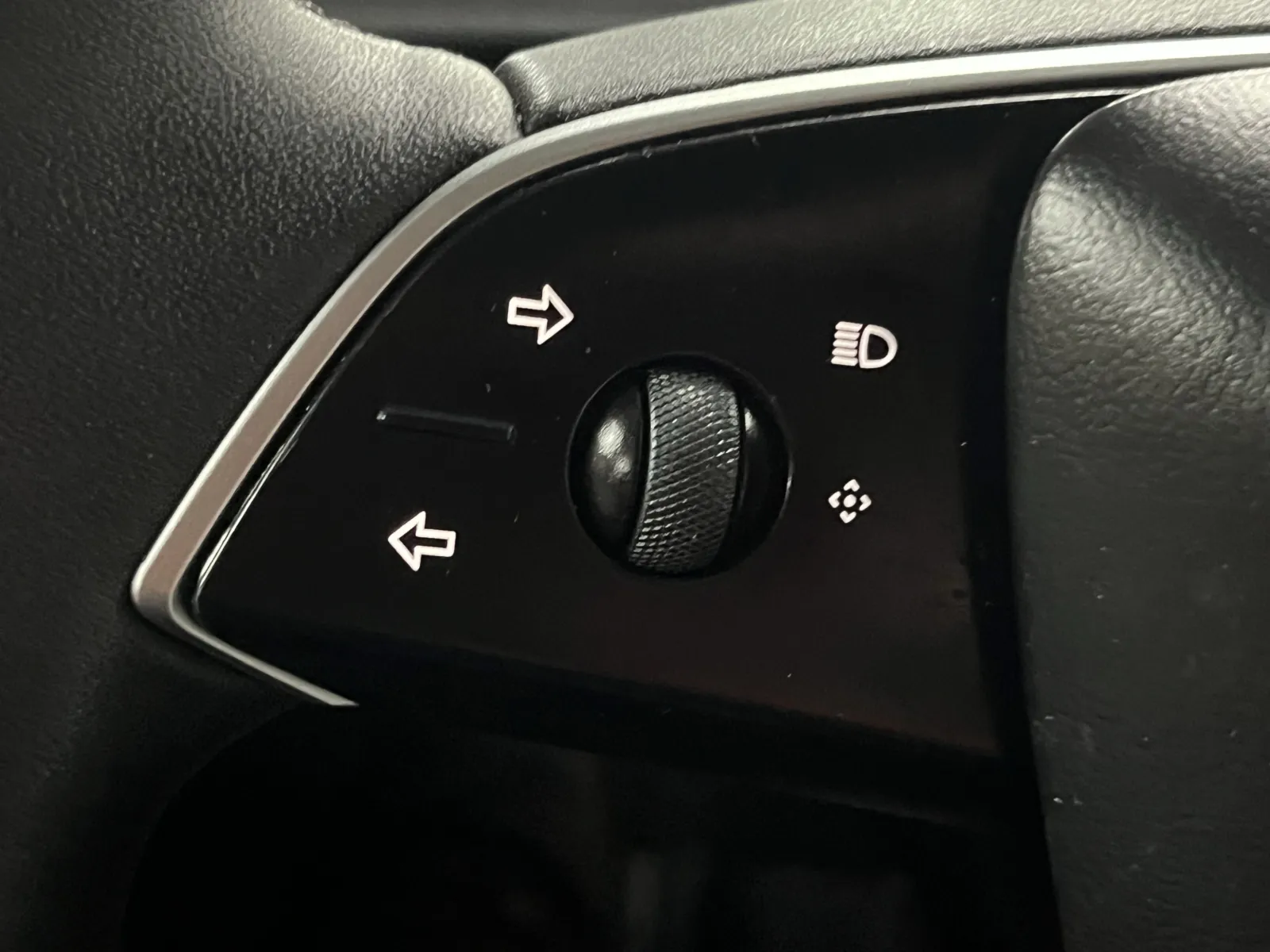 Tesla Model 3 photo 17