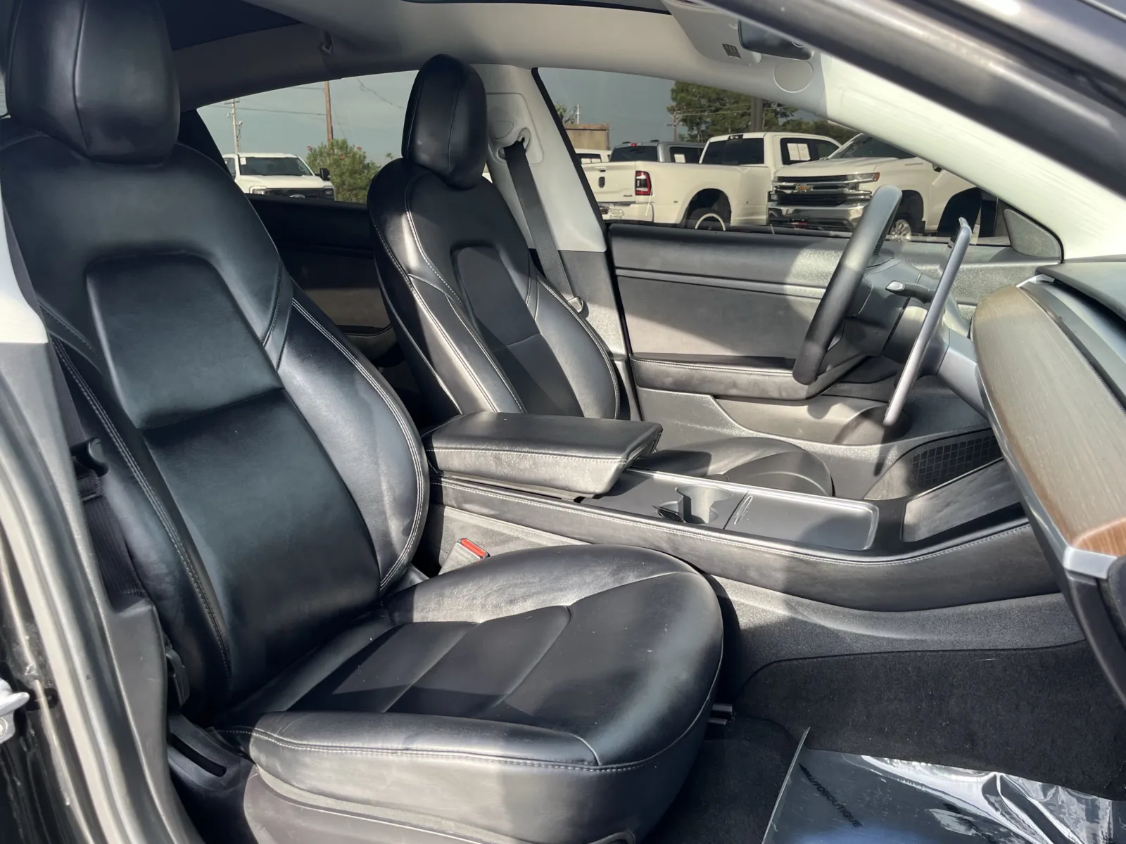 Tesla Model 3 photo 29