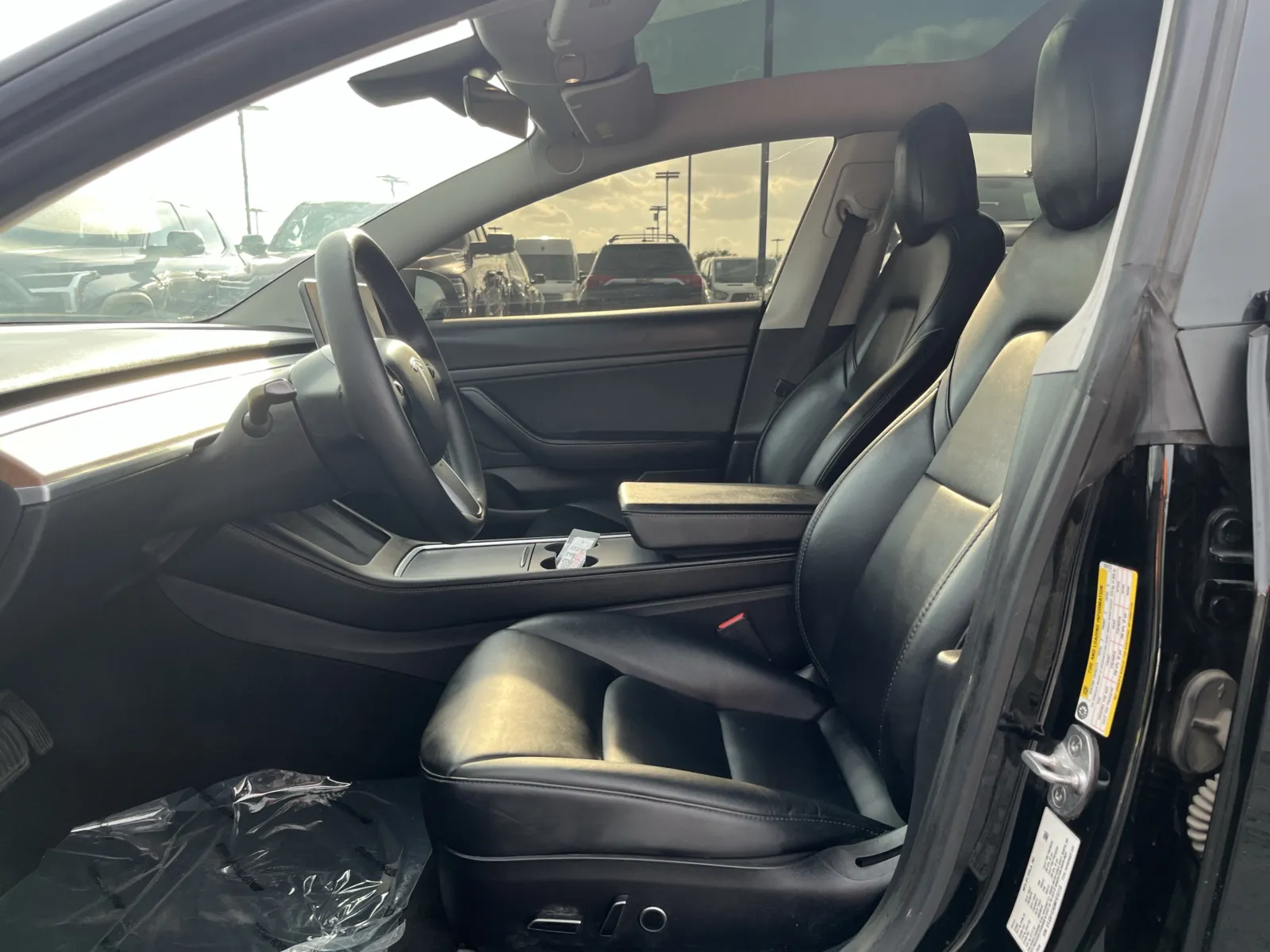 Tesla Model 3 photo 28