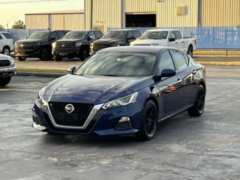 Photos of 2020 Nissan Altima 2.5 S for sale in Alvin, TX at Auto Boutique Texas