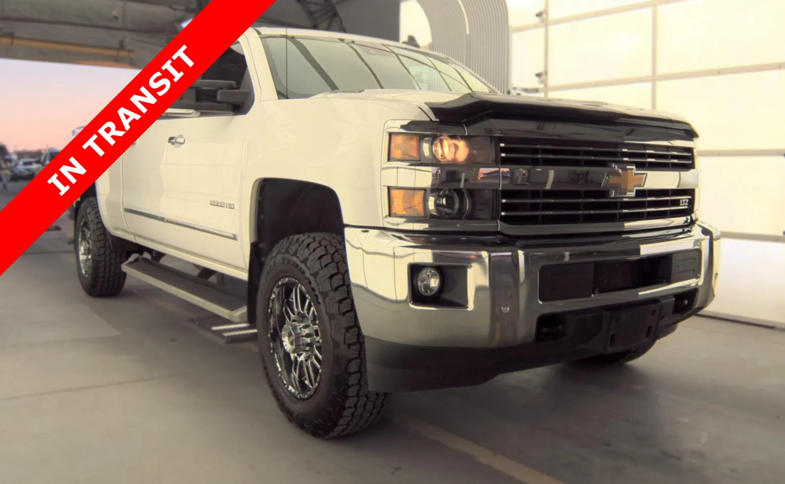 Chevrolet Silverado photo 3