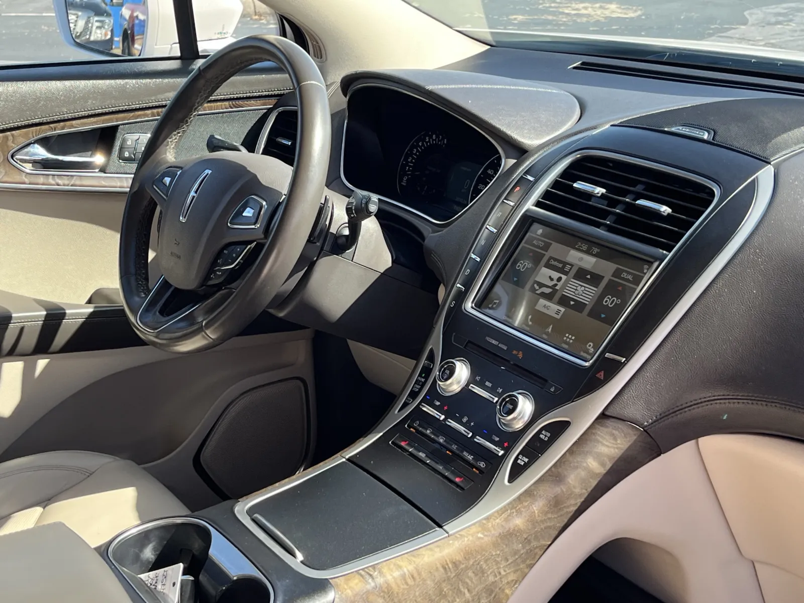 Lincoln MKX photo 16