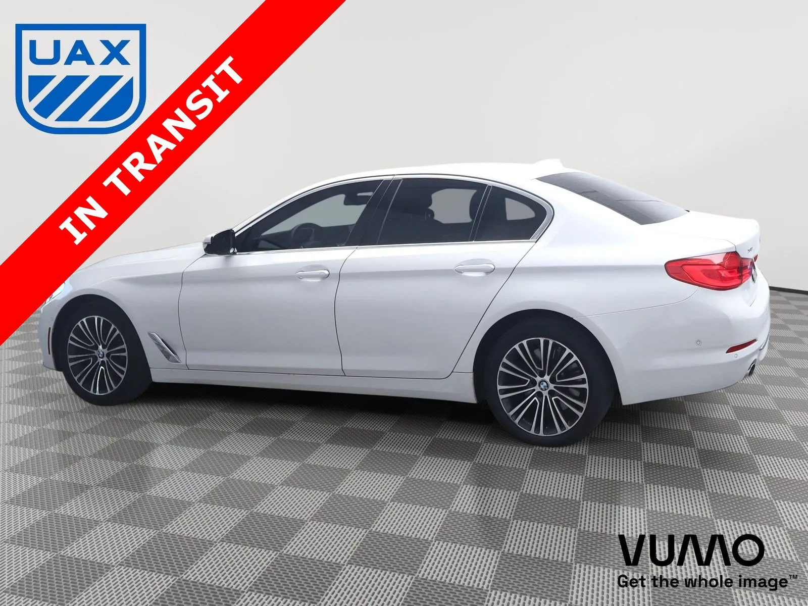 BMW 5 Series photo 4
