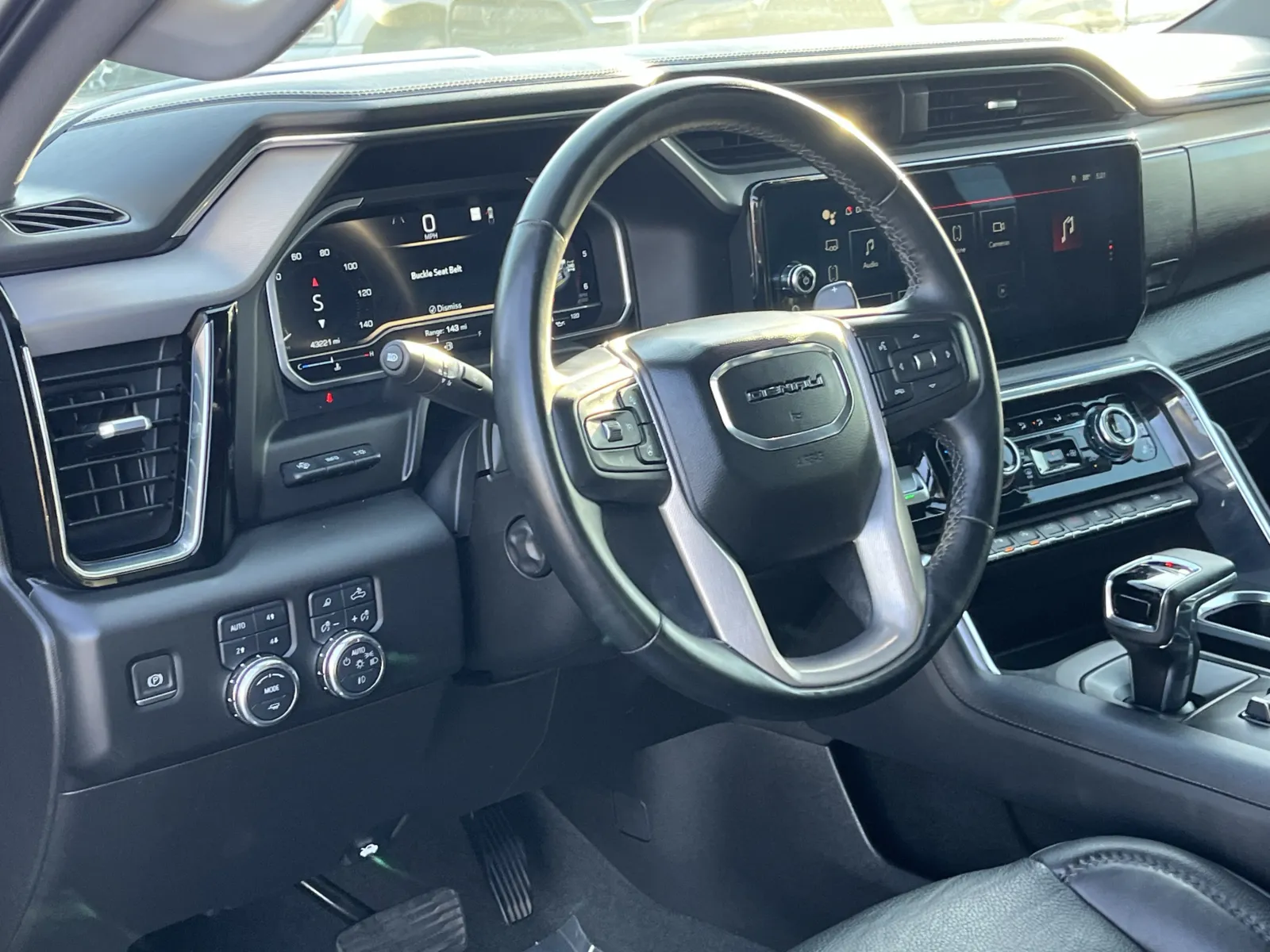 GMC Sierra photo 13