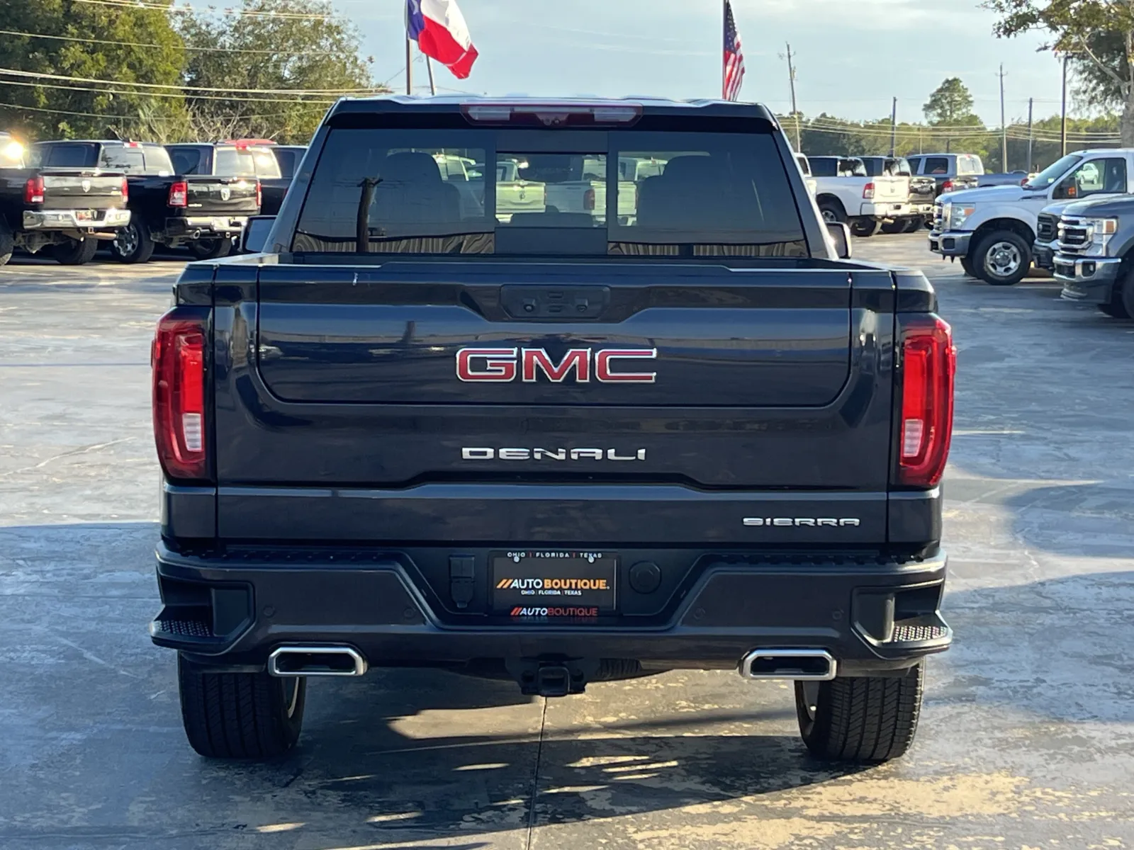 GMC Sierra photo 8