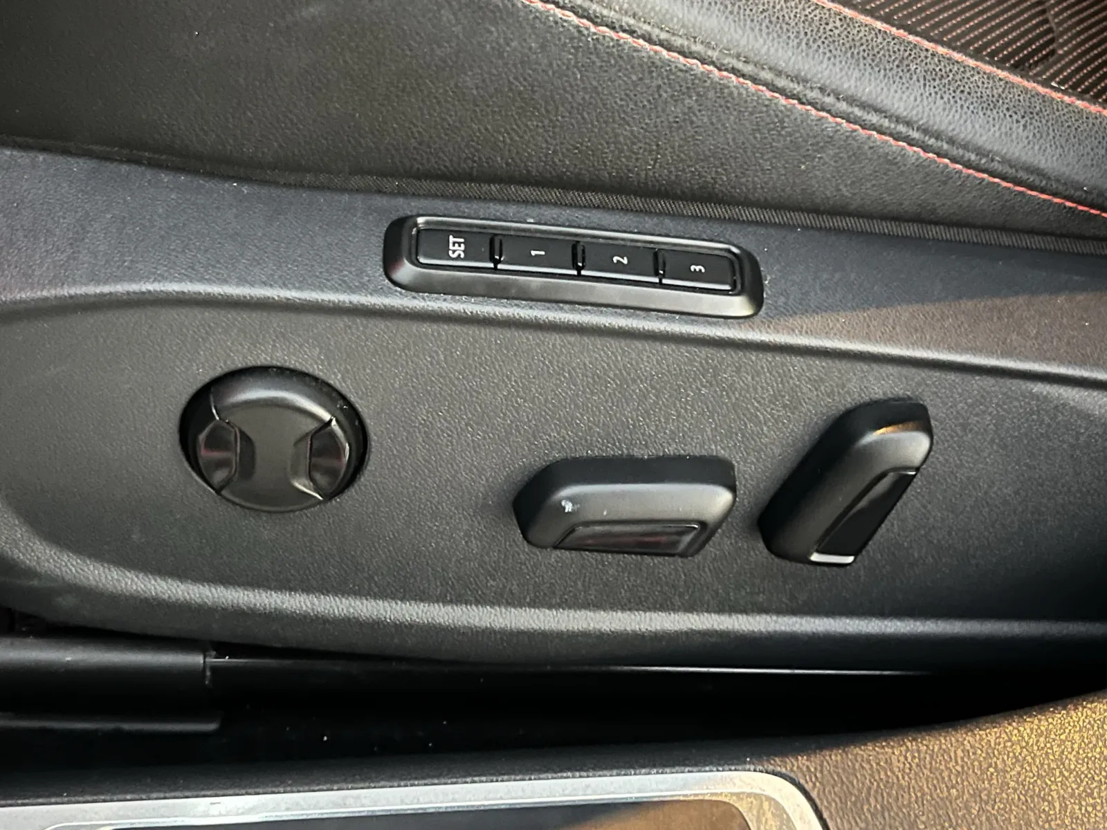 Volkswagen Jetta GLI photo 26