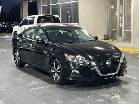 Photos of 2022 Nissan Altima 2.5 SV for sale in Alvin, TX at Auto Boutique Texas