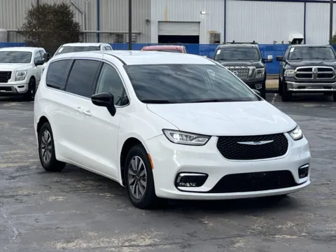 Another view of 2024 Chrysler Pacifica Hybrid Select for sale in Alvin, TX at Auto Boutique Texas