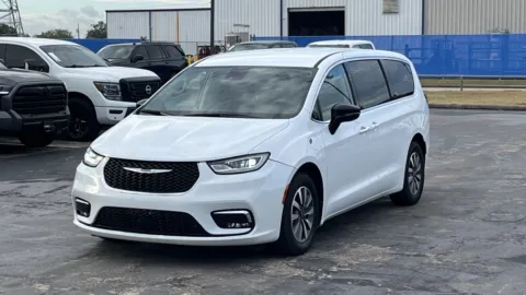 White 2024 Chrysler Pacifica Hybrid Select for sale in Alvin, TX