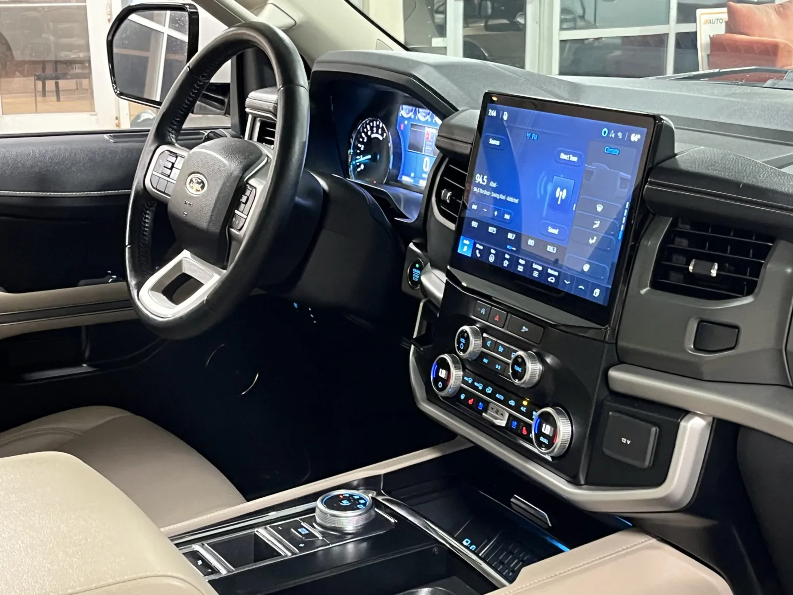 Ford Expedition MAX photo 14