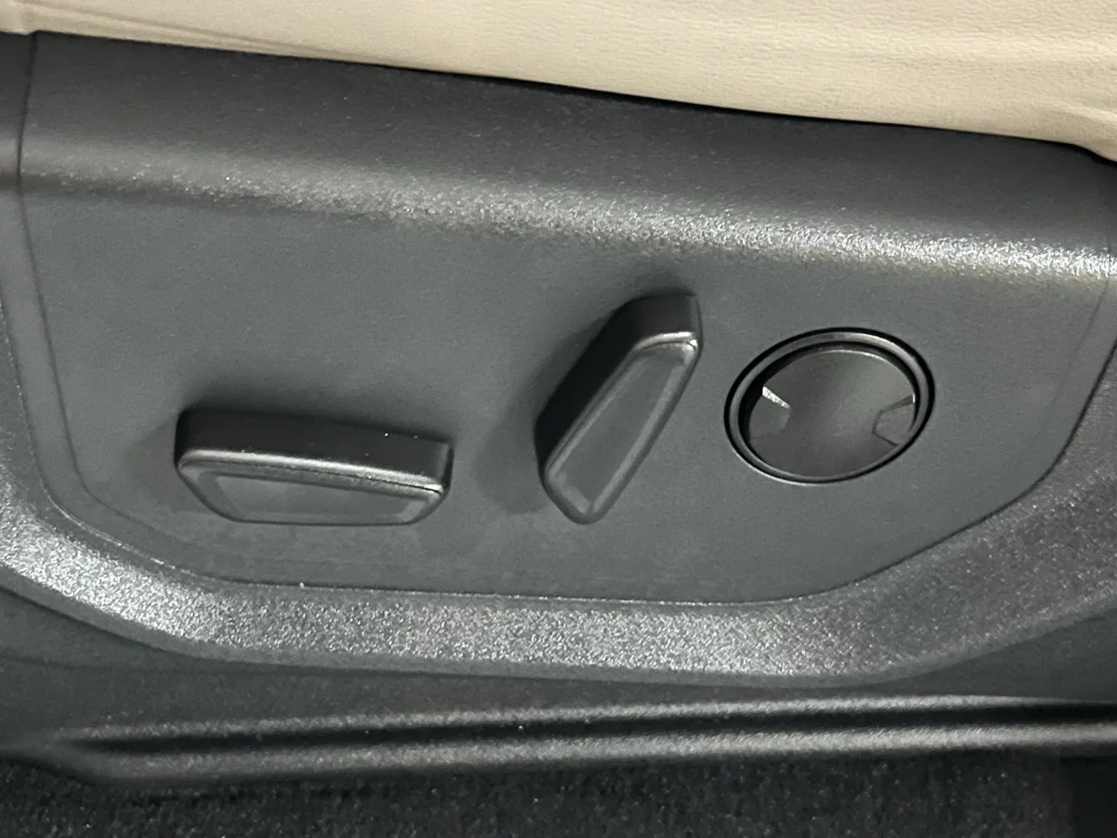 Ford Expedition MAX photo 24