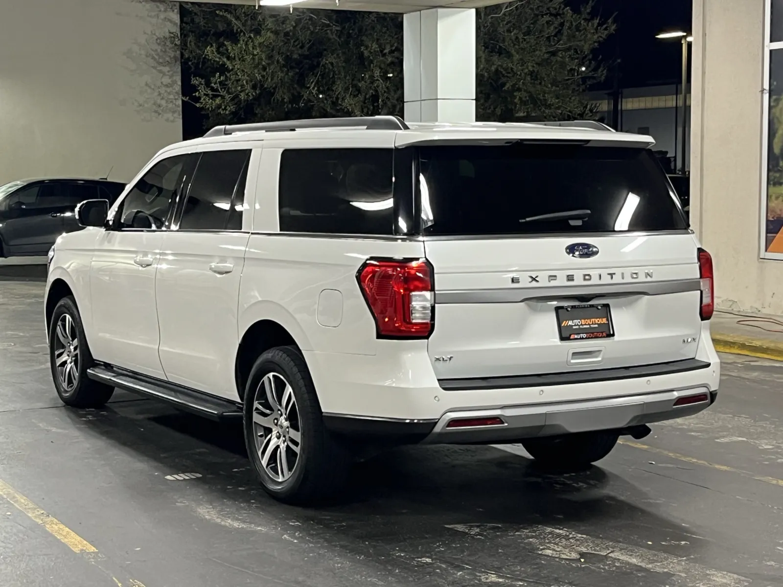 Ford Expedition MAX photo 10